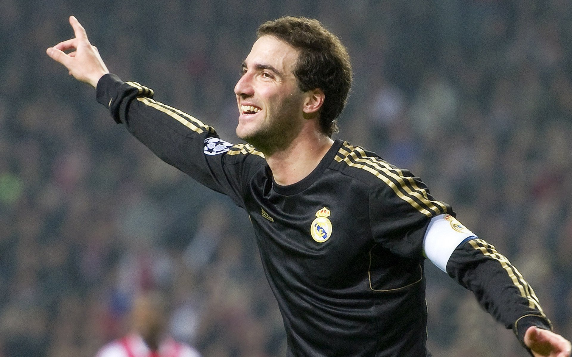 勇士后卫在训练中实现极限变向过人，勇士后卫是谁